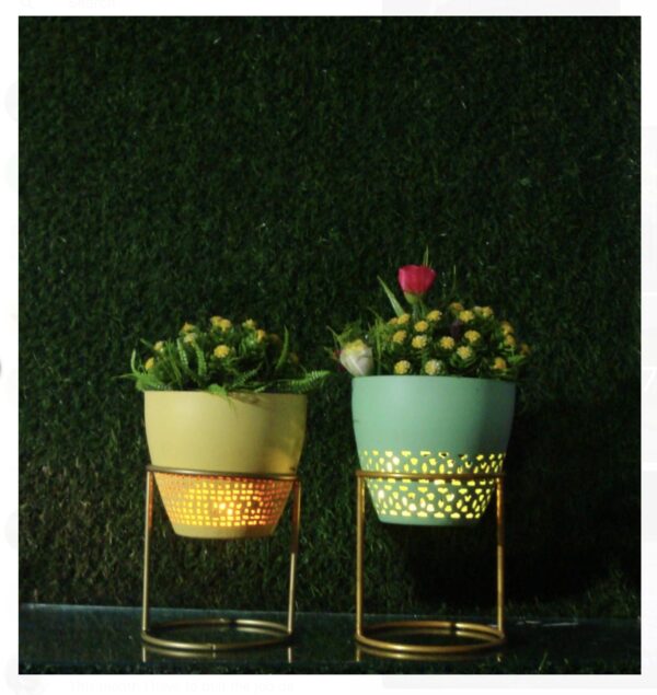 Metal planters